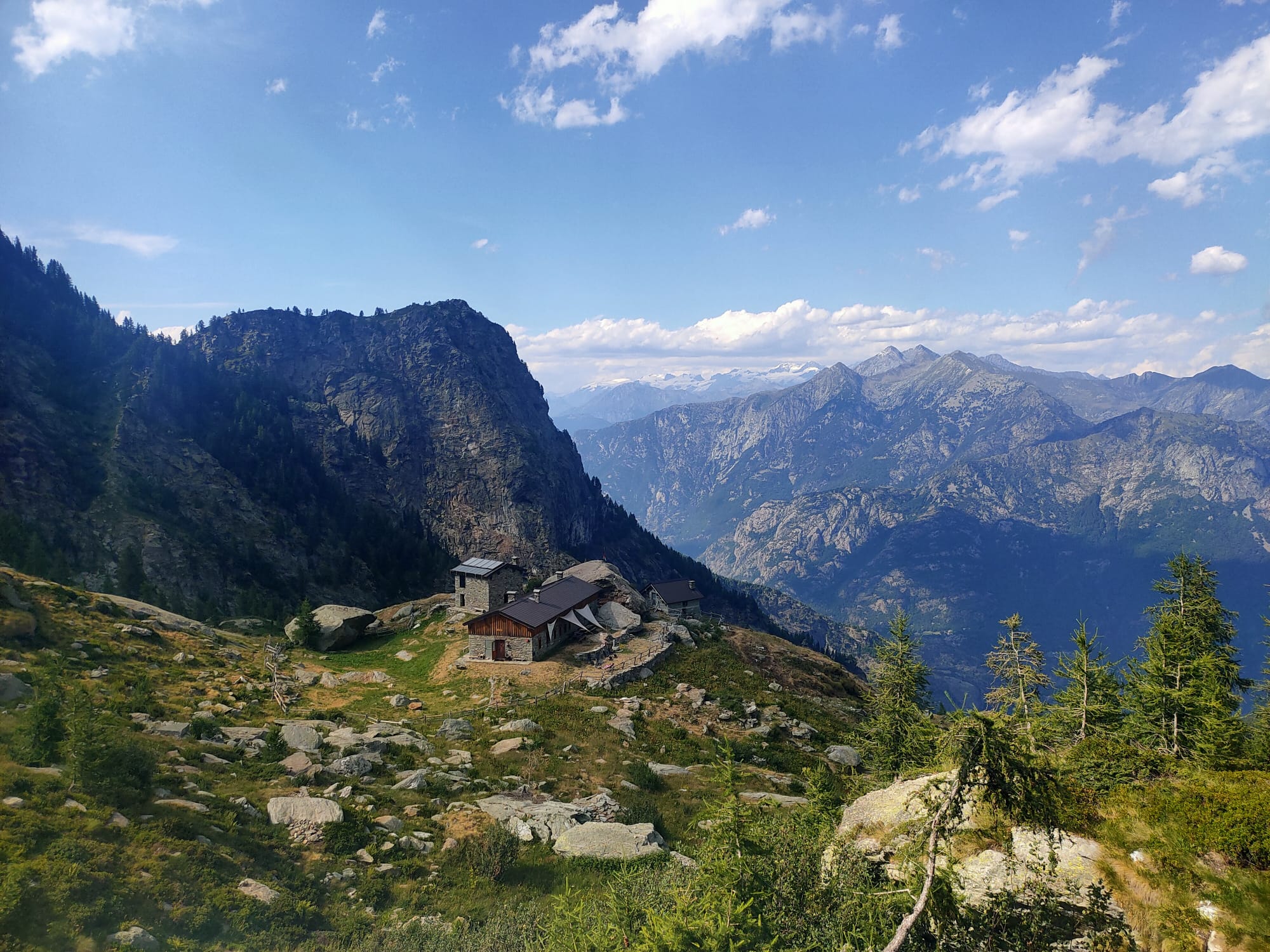 Rifugio Alpe Bonze: dove vivere la montagna autentica in Valle d’Aosta